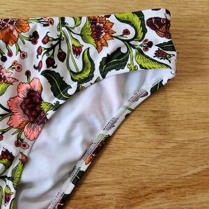 Antonio Melani‎ Classic Hipster Swim Bottom Floral Insect Moth Size Medium